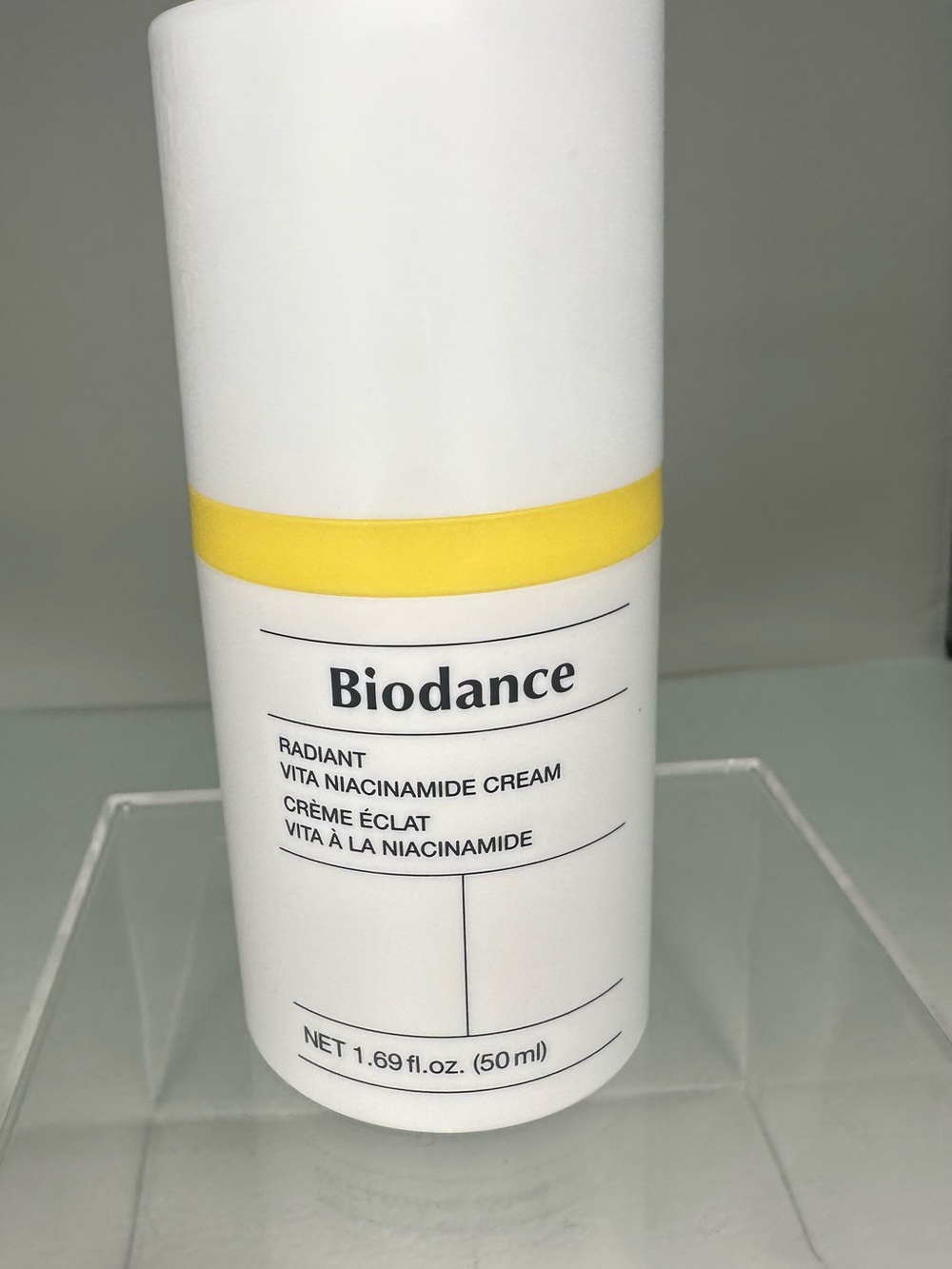 Radiant Vita Niacinamide Cream - White & Yellow